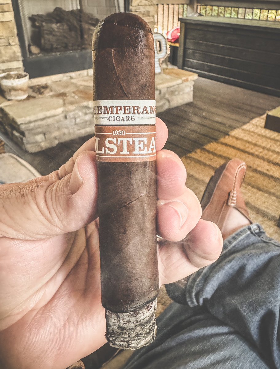 Trying out my first @RoMaCraft #Intemperance 1920 #Volstead.  I’ve always been a #SmokeRoMa whore…and I get the hype on this one.  🔥 🔥 🔥 #BOTL @SmokeRoMA #CigarLife #nowsmoking