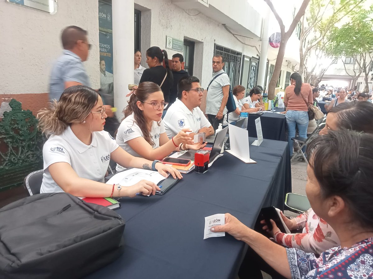 Como cada #MiércolesCiudadano nos encontramos en traspatio de Presidencia Municipal de #León, para atenderte 🤝 e informarte sobre los servicios que tenemos para las comunidades rurales 🤠🚜🌾. 

Estaremos hasta las 3:30 p.m. ¡Te esperamos!