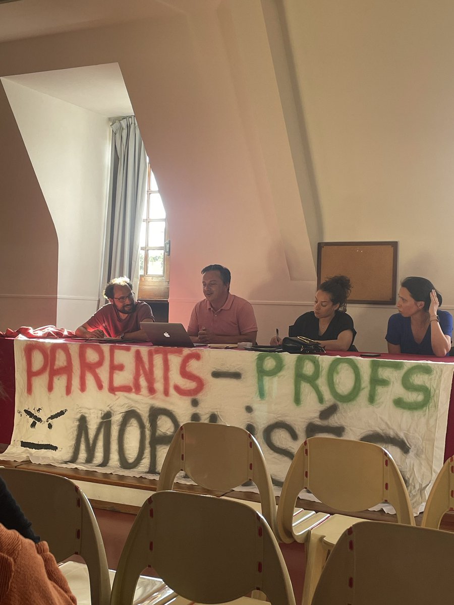 Réunion publique à l’appel du collectif de #Rouen contre le #ChocDesSavoirs. Parents et enseignants sont mobilisés et déterminés à sauver l’#EcolePublique