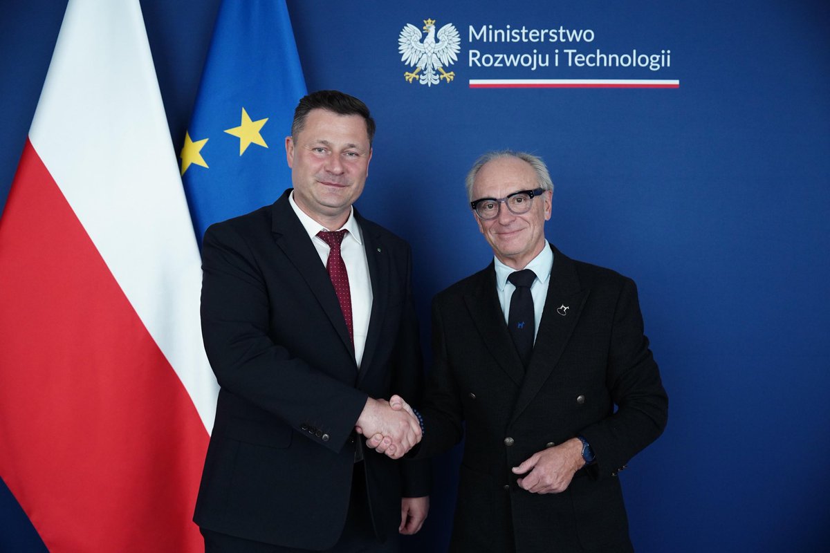 Szef #MRiT @KrzysztofPaszyk spotkał się dziś też z Markiem Kowalskim, przewodniczącym @Federacja_PL. Rozmowa dotyczyła możliwości wsparcia rozwoju przedsiębiorczości w Polsce, jak i propozycji #deregulacja dla przedsiębiorców.