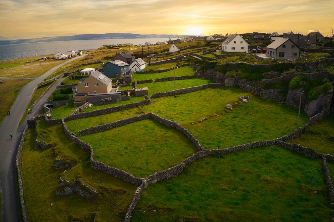 📍Inis Oírr, Aran Islands, County Galway 📸 instagram.com/jbowphoto/ Are Aran Islands worth visiting? lovetovisitireland.com/are-aran-islan…