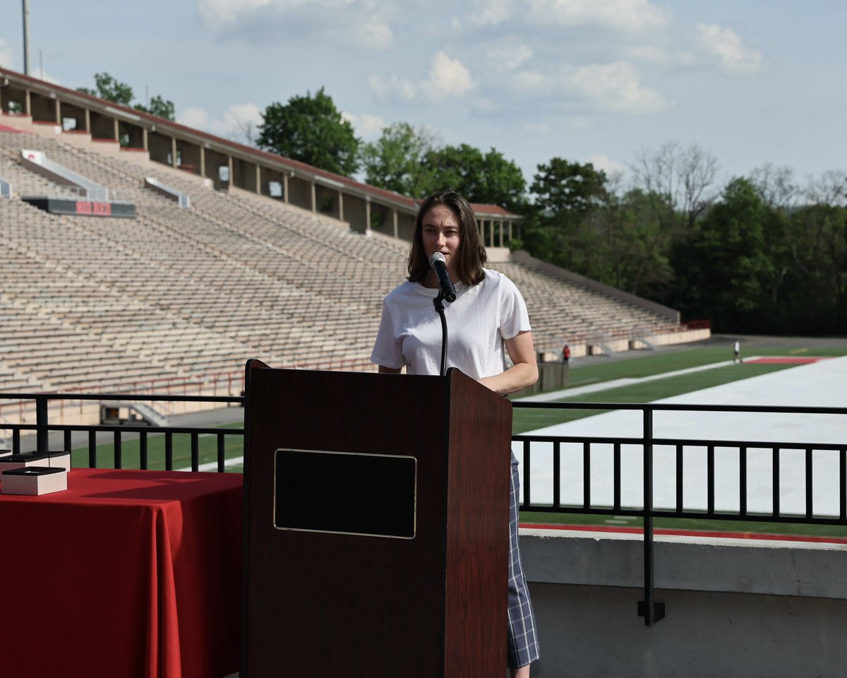 ICYMI: Izzy Daniel took home the Charles H. Moore Outstanding Senior Varsity Athlete Award alongside @CornellBigRedFH’s Caroline Ramsey at this year’s @CornellSports Senior Toast. Way to go, Izzy👏
 
#YellCornell | #NoFear

📸: Darl Zehr