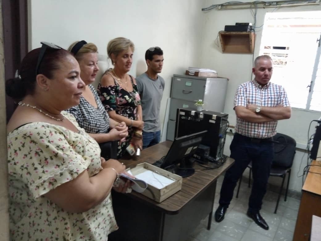 Visita Gubernamental en #Mayabeque. Intercambia
@regueiro_ale, Ministro de Finanzas con trabajadores de ONAT #SanJoséDelasLajas.
@OscarCubaMinjus 
@MMarreroCruz 
#Mayabeque #JuntosPorMayabeque
@DiazCanelB
@DrRobertoMOjeda
@BYuniaky
@Lamas_aguiar