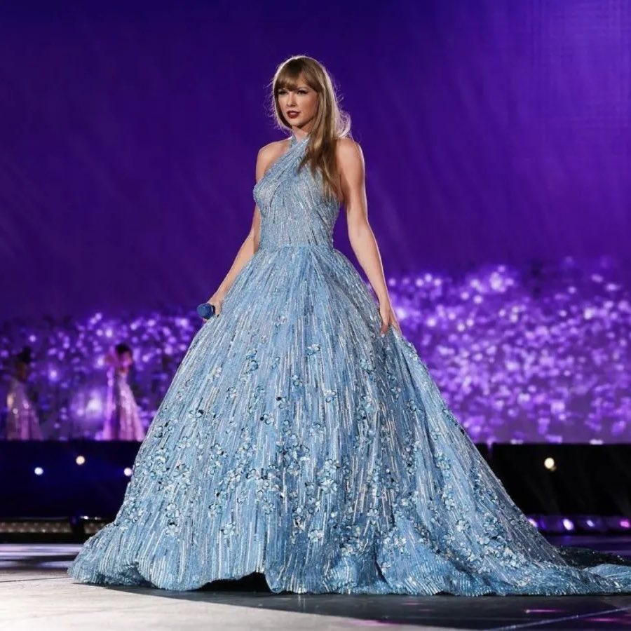 chartdata's tweet photo. Taylor Swift and Sabrina Carpenter are the only female artists in the top 10 on this week's Hot 100. https://t.co/aJBT3aPJkO