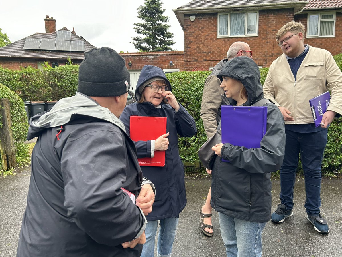 🌹🗳️ Change. Be part of it. 

Huge thanks to everyone who came out on the doorstep as we launched our General Election campaign today! 

Sign up to help elect @alex4northfield and give Northfield a fresh start👇
shorturl.at/vAJQX