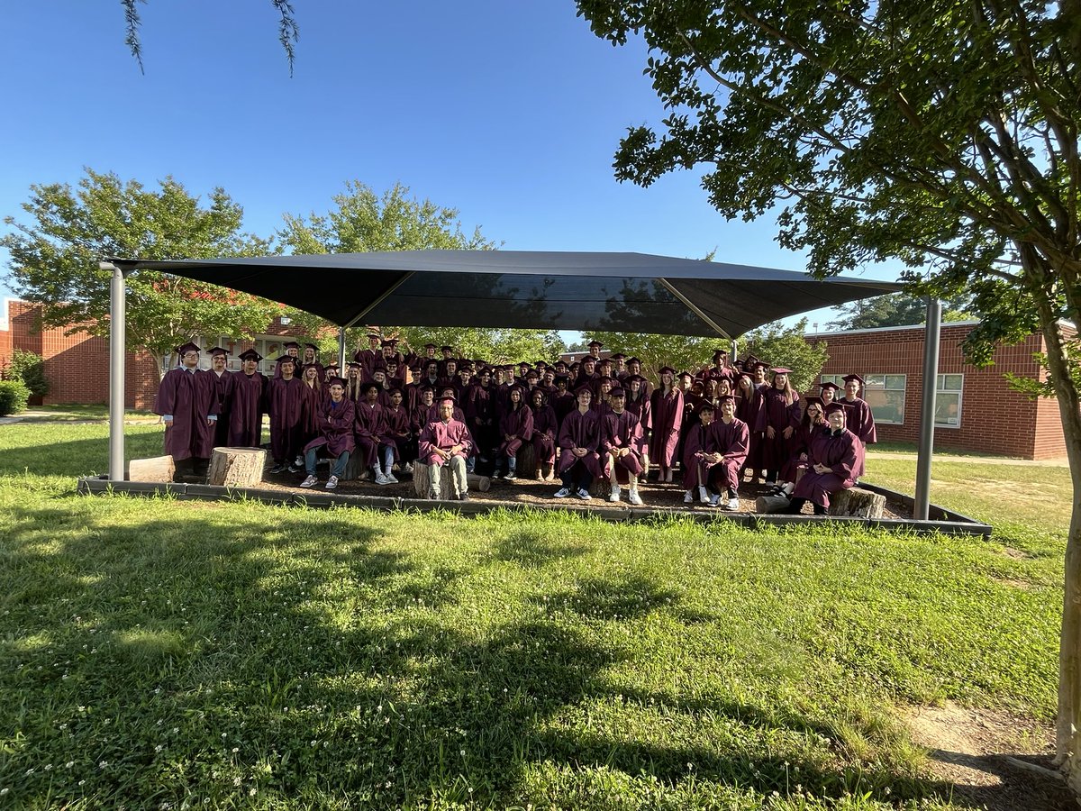 Today was such a special day! Former Timberwolves walked the halls of ITES as students and staff cheered and congratulated them on graduating from @SunValleyHSNC! 🎓 Once a Timberwolf, always a Timberwolf. 🐾 ❤️ #TeamUCPS @UCPSNC @AGHoulihan