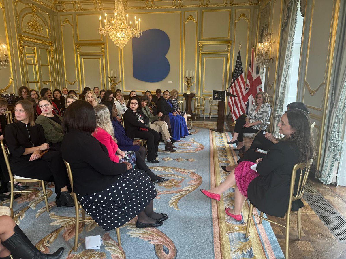 Margaret Obang & Abuk Deng attended the @WomenDiplomacy Mentorship Meeting on 'Negotiating the Narrative from a Female Perspective' co-hosted by H.E Karen Hill, H.C of Antigua & Barbuda & H.E Jane Hartley of the U.S. Educative session, examining the impact of media in diplomacy.