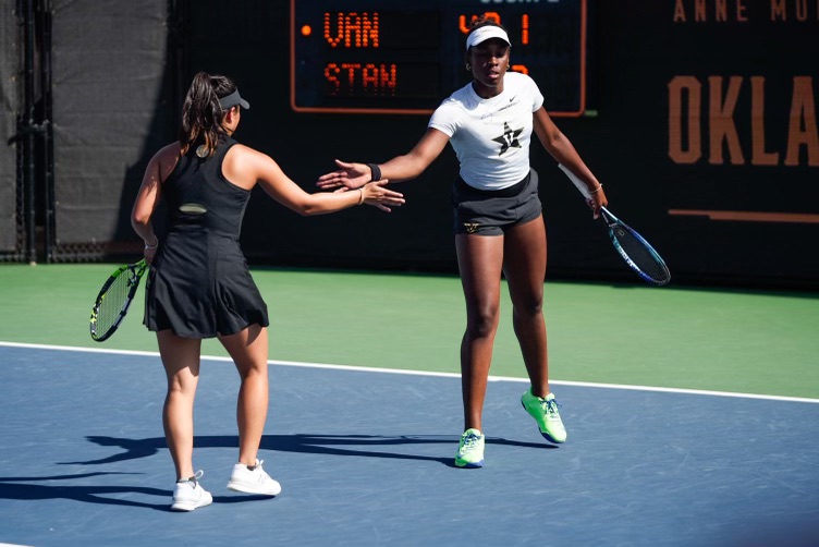 Score update⬇️

Mohr/Lee take the first set over Ma/Yepifanova 6-4

#AnchorDown