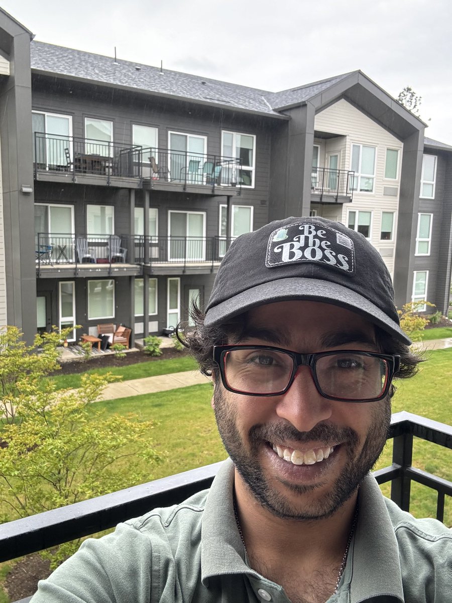 bettercallzaal's tweet image. #betheboss with @rasannunes1 

GOATED hat and I'm excited to rep it!