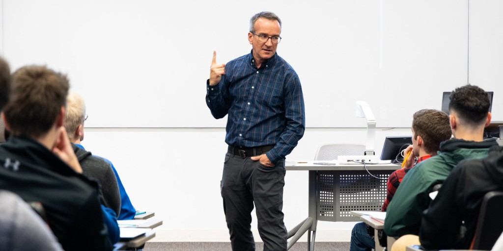 We're thrilled to celebrate our Human Development and Family Studies professor, Jonathan Fox, for receiving the 2024 IDEA (Innovative Digital Education Alliance) Faculty Excellence Award! bit.ly/3UKTuhS