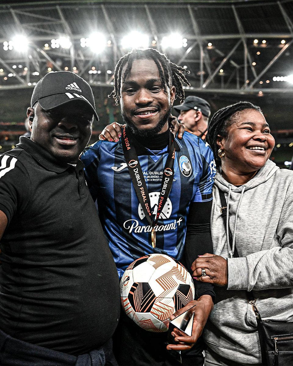 Proud parents of Ademola Lookman. It's such a joy to behold 🇳🇬.