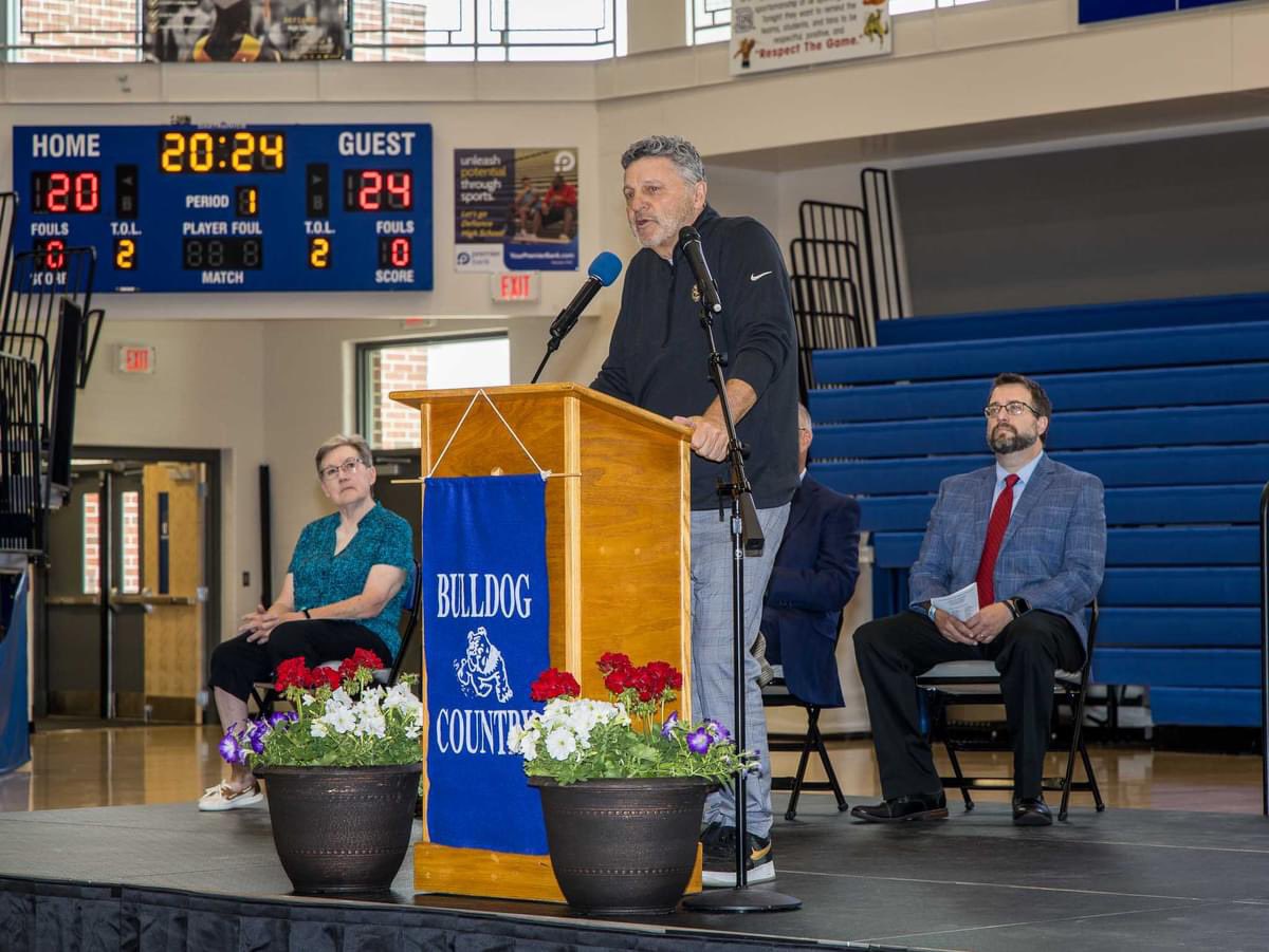 DefianceHS's tweet image. Today was a special day for The Class of 2024, as they welcomed home 1974 alumni, head coach Greg Kampe.  50 years later, his love for Defiance HS still can be felt and his message was inspiring!

Thank you @KampeOU 

Once a Bulldog, Always a Bulldog!