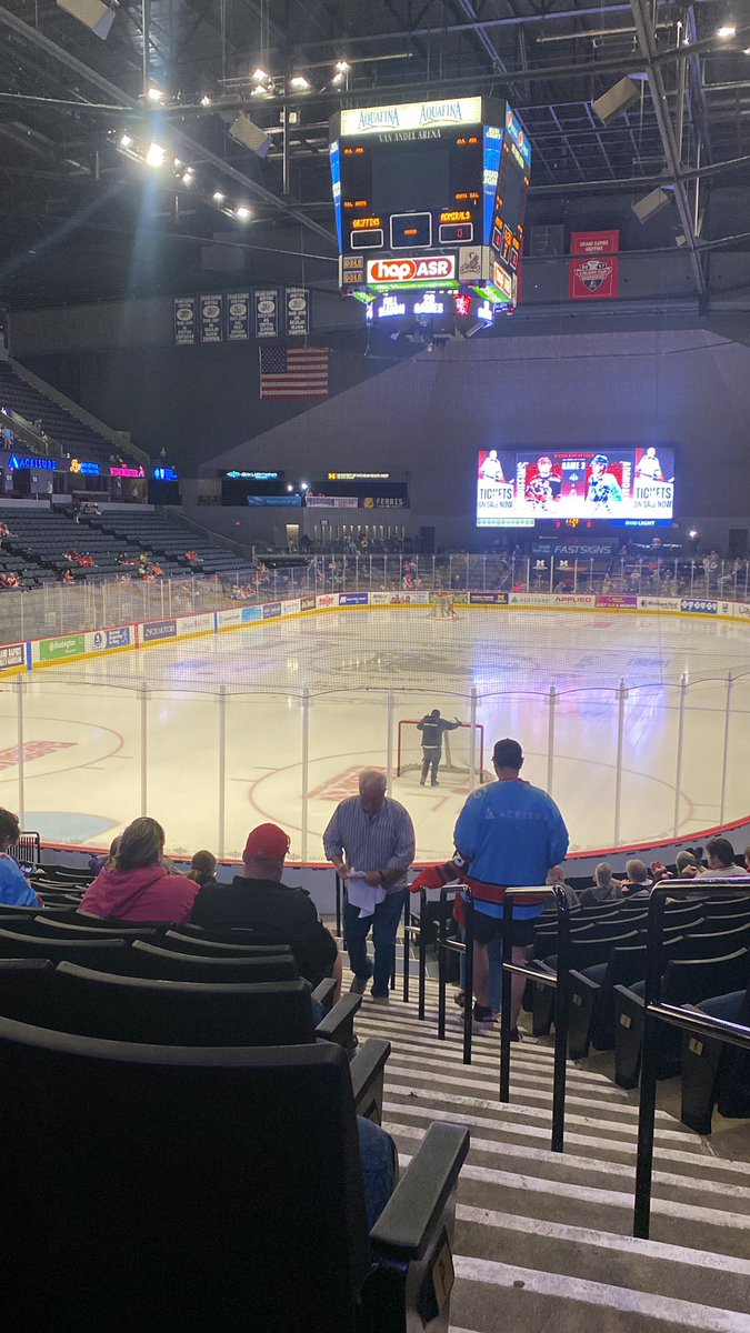 van_waspen3's tweet photo. @mkeadmirals can the homie get a puck for my birthday?👀 https://t.co/k9NUEANlgG