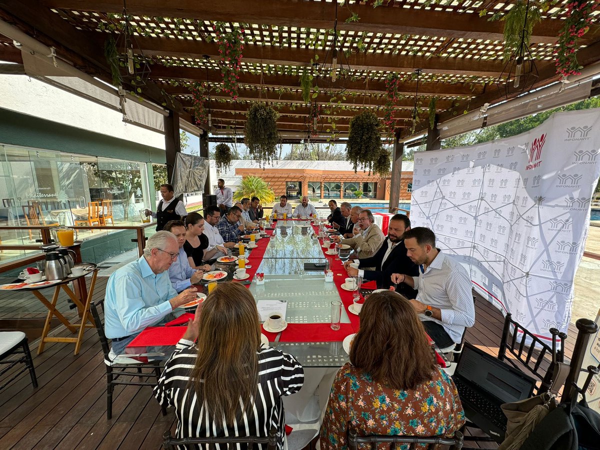 En reunión de trabajo con socios de la <a href="/canadevi_puebla/">canadevi_puebla</a>,  reafirmamos la colaboración, definimos estrategias y nuevos planes de trabajo en beneficio de los derechohabientes del #Infonavit

#Infonavit estés en donde estés