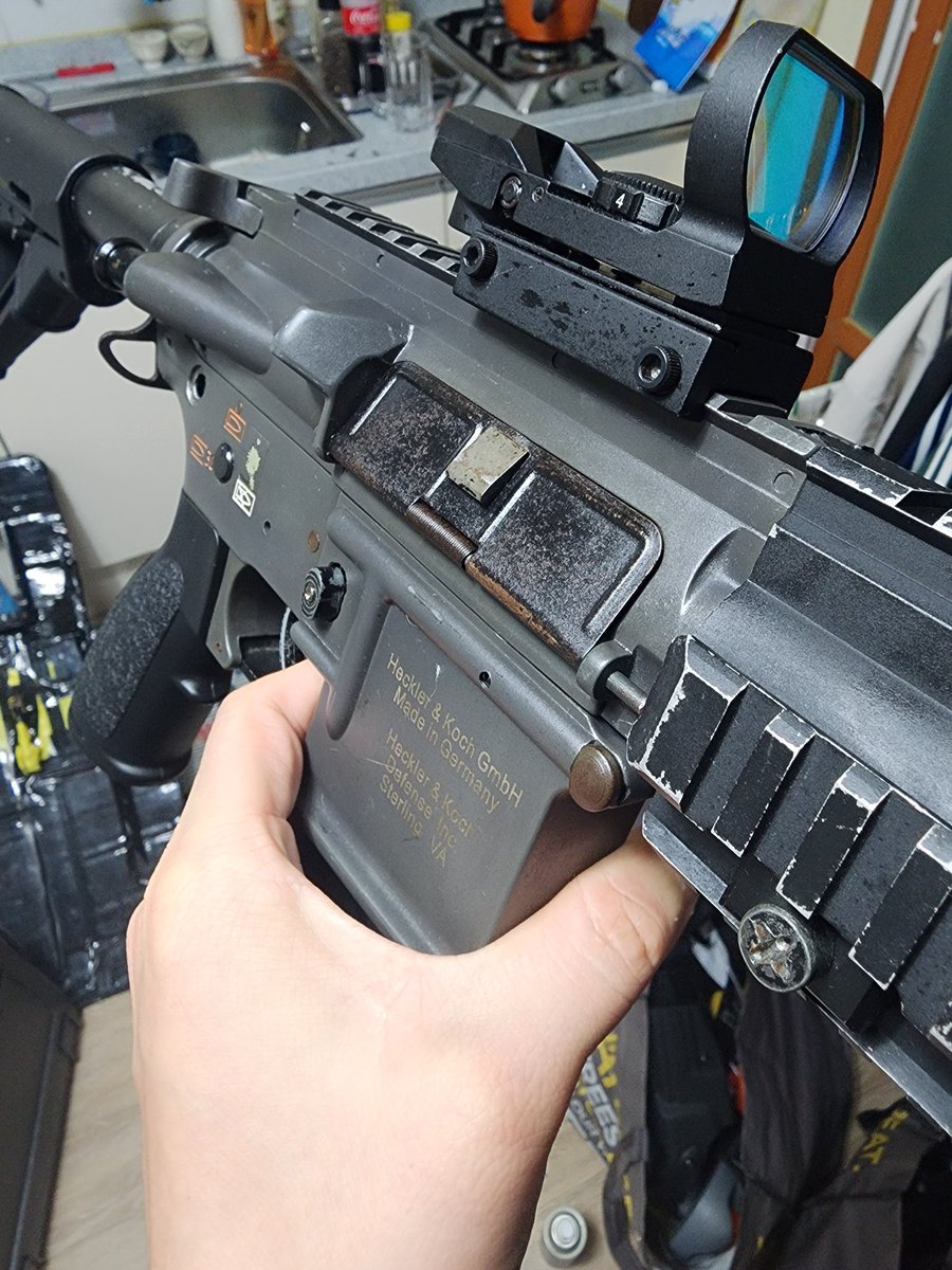 HK416 예비군 에디션
웨더링이 뭔 우크라이나 최전방에서 구르다온 애같음