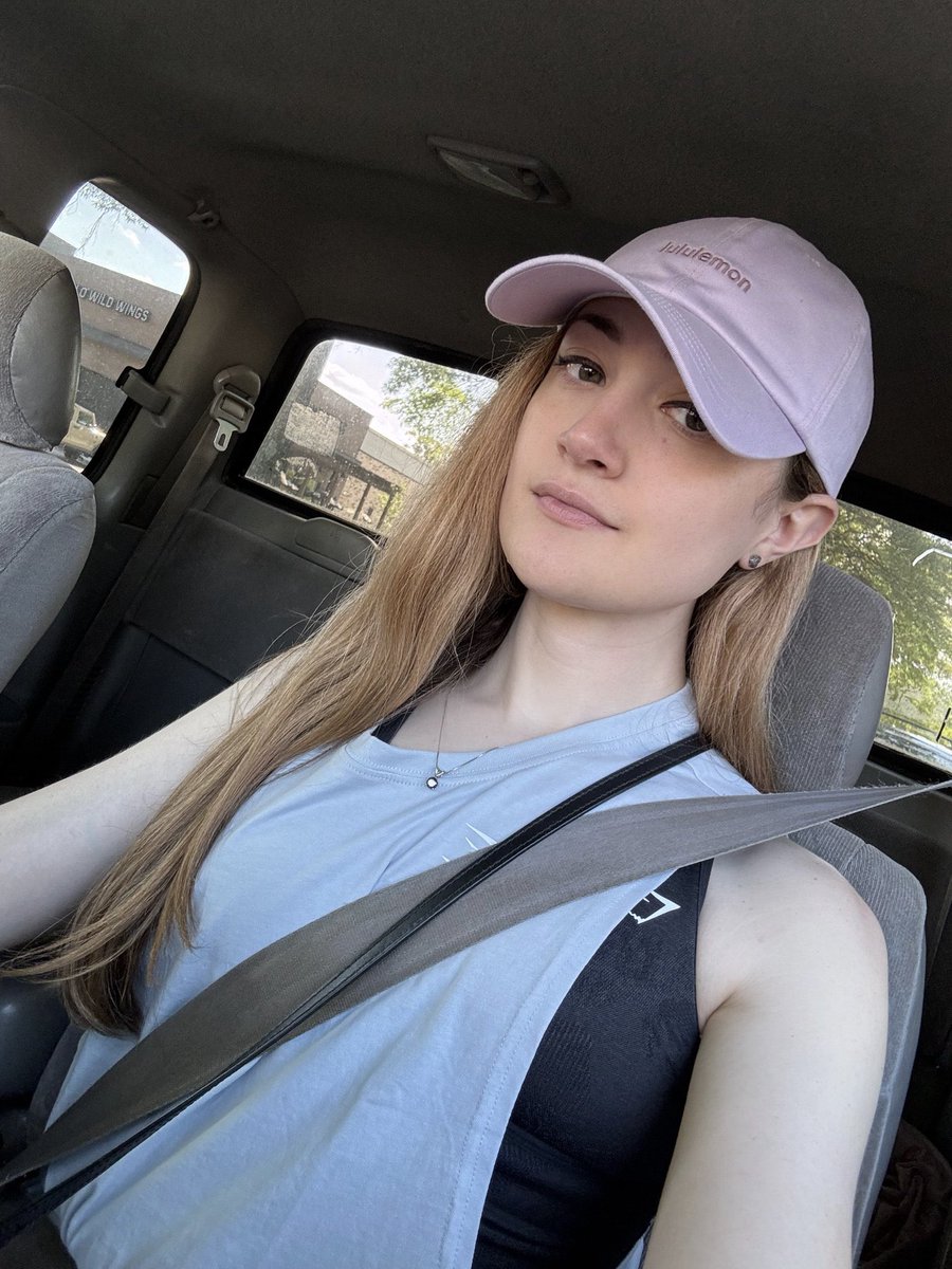 Michellexooterr's tweet photo. I figured it's been a while so I would post an update on how my face is healing ❤️Just a random pic I had taken on my way to the gym😊💪 https://t.co/wIr0OMKcHs