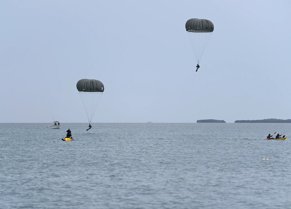 It’s that time of year again.. Who will win the 2024 USASOC Best Combat Diver Competition? 

@USSOCOM @1st_SF_Command @MARSOCofficial @us_navyseals @AFSpecOpsCmd