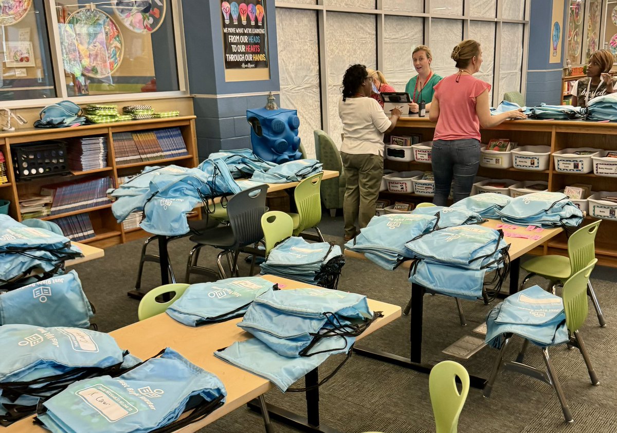 BRTeacherLeader's tweet image. Summer is upon us and our scholars are going home with individualized decodables to support their skill gaps. Just Right Readers will bridge skill gaps, keep readers engaged, and ensure they continue to grow and succeed. 📚✨ #SummerReading #EarlyLiteracy #JustRightReaders #ZCSD