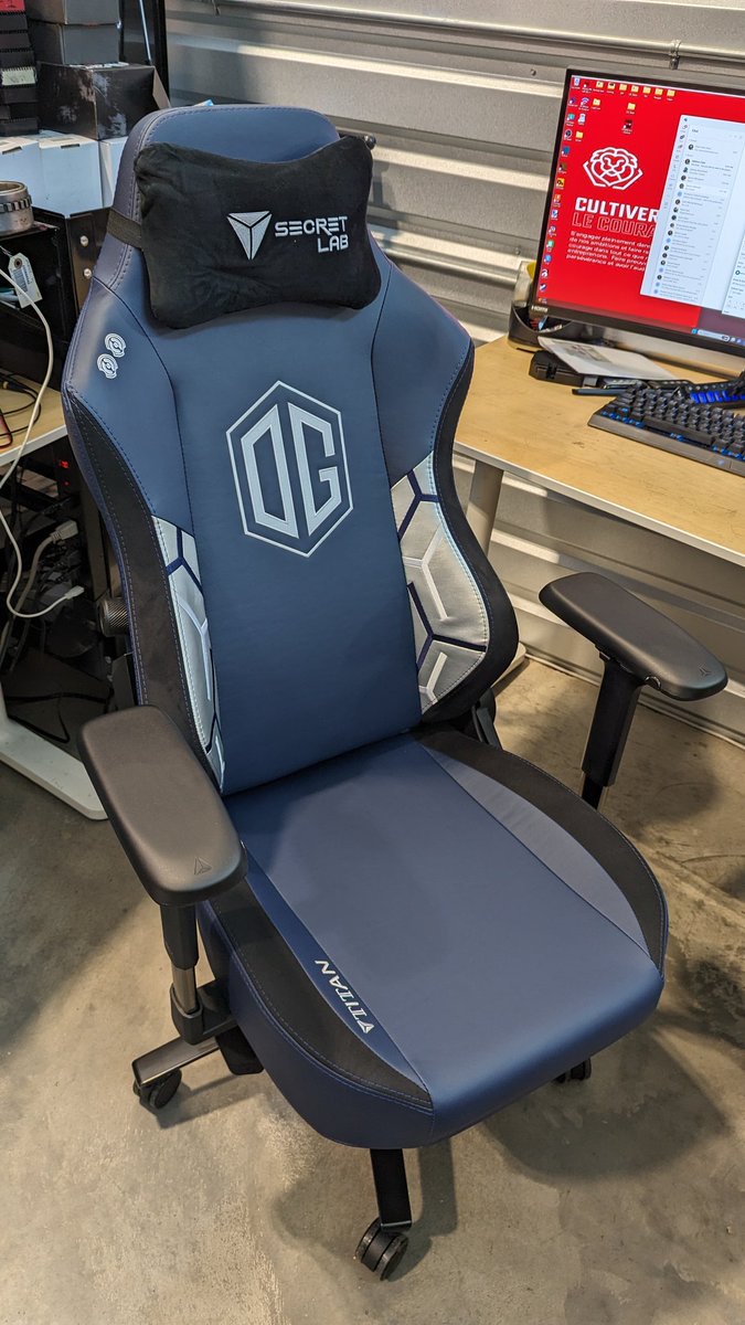 fadingfastEE's tweet image. New #secretlab chair is great