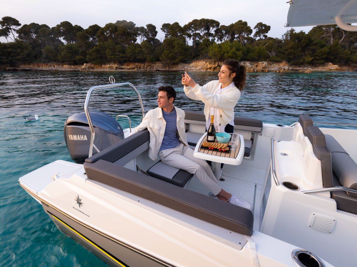 Smartly crafted, both in its interior and exterior, the Leader 7.5 CC Series 3 offers unexpected versatility and ample space onboard. 🛥️ ⚓ • Dive in 👉 bit.ly/3WNIweg