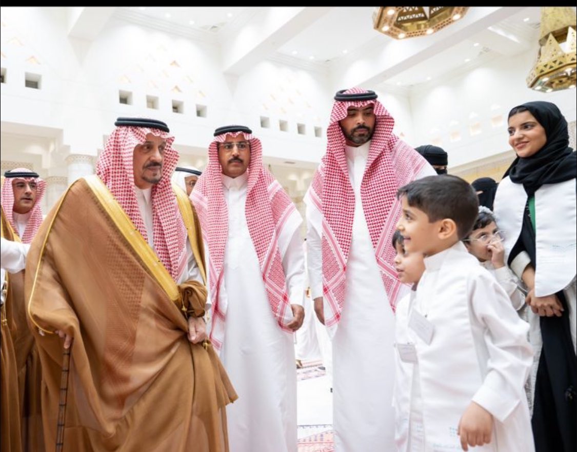 Oneer20's tweet photo. #تهنئة| 
تهنئ  روضة #أنير الطالب حمد بن عبدالله النذير الفائز في #مسابقة_رياحين لحفظ القرآن الكريم والسنة النبوية في مرحلة رياض الأطفال للعام 1445هـ على مستوى الإدارة. وتكريمه من صاحب السمو الملكي  أمير منطقة الرياض https://t.co/JRvIv70gKP