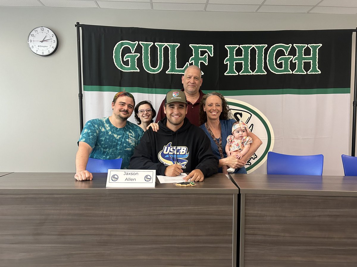 Congratulations to Jaxson Allen on committing to the University of South Carolina Beaufort! We are proud of you! 💚🖤 @GulfHSPrincipal <a href="/SeanEperjesi/">Sean Eperjesi</a> <a href="/MsMazGHS/">Amy Maz</a>
