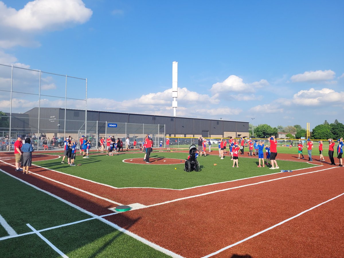 BallMechanic's tweet photo. Opening night for  @BramChallenger at beautiful Field of Freams in Brampton!!!
@CityBrampton @BMBaseballinc https://t.co/94xCXif2Sx