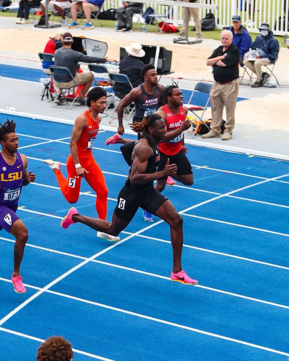 Wanya is moving on ⏩ McCoy finished 1⃣st in Heat 6⃣ and auto-qualified for the quarterfinals on Friday with a time of 10.29! #GoGators 🐊 | #NCAATF