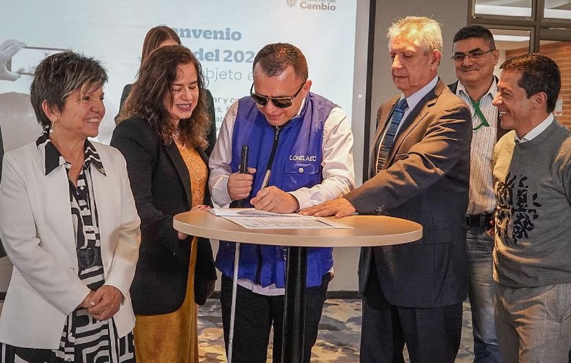 Saludamos el histórico convenio que permite a firmantes con discapacidades a causa del conflicto recibir atención en el Hospital Militar. Este es un ejemplo de reconciliación y un avance para la paz. Felicitamos a @UAcuerdoPaz @ARNColombia @MinSaludCol @mindefensa @fcolombiaenpaz