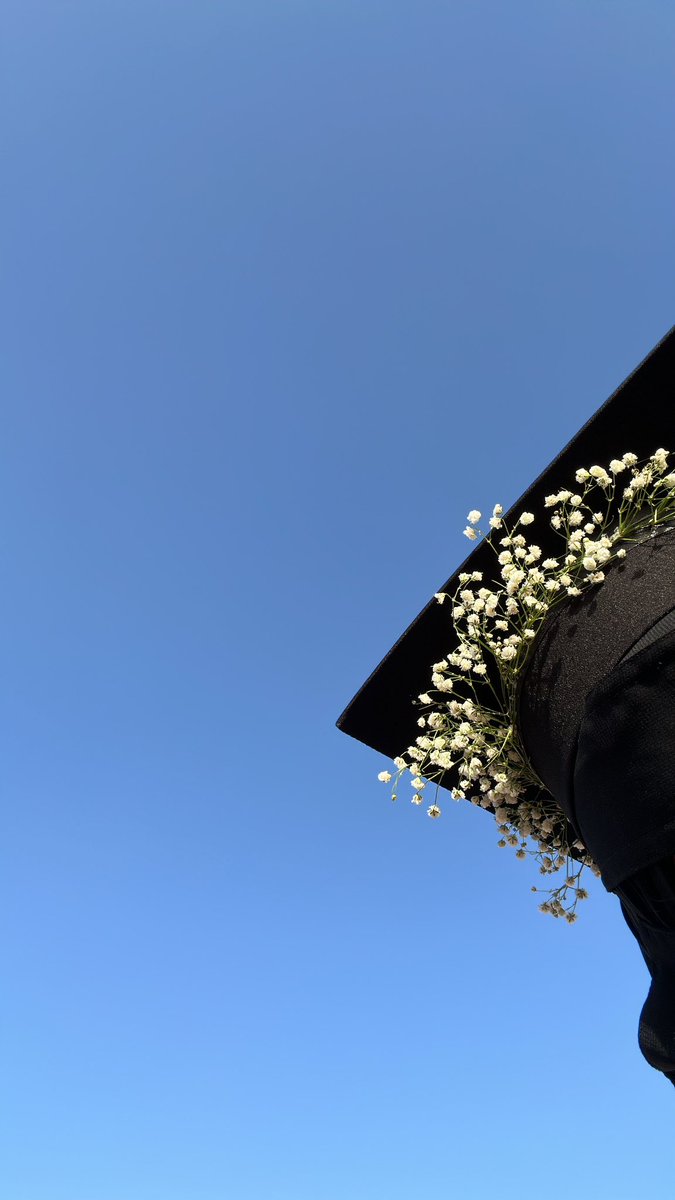 T3if7's tweet photo. خلااااااص I did it 🥹🎓🦋✨💗 https://t.co/8t7hfa8Ig1