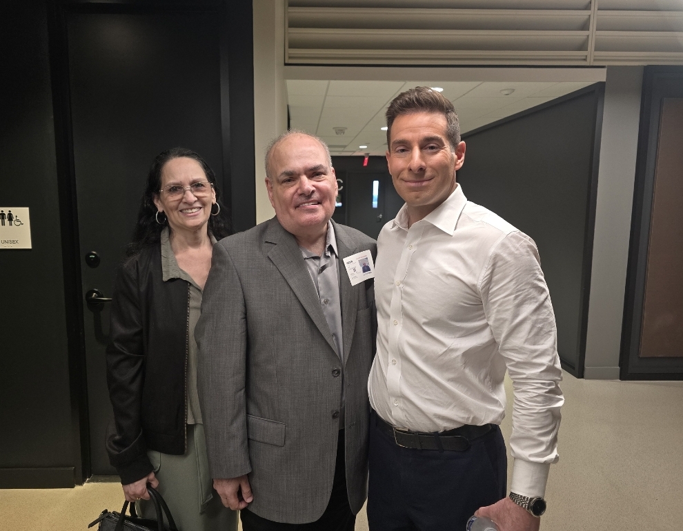 Continuing as I post in alphabetical order, Marisol and I had the honor to meet CNN Senior Legal Analyst, Elie Honig , @eliehonig . A very personable gentleman and as friendly as can be