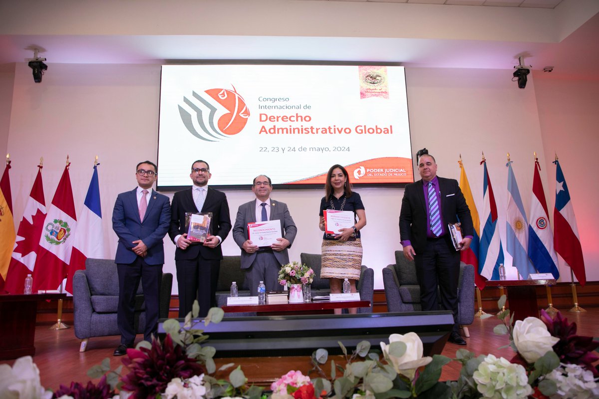 PJEdomex's tweet image. En la Mesa “Derecho administrativo global: concepto y naturaleza”, moderada por la Magistrada @alesadf; @AndryMatilla, @cmatutegonzalez y Luis Darío Ángeles González, hablaron sobre la complejidad y evolución de dicho derecho a nivel global, dudas sobre su existencia e…