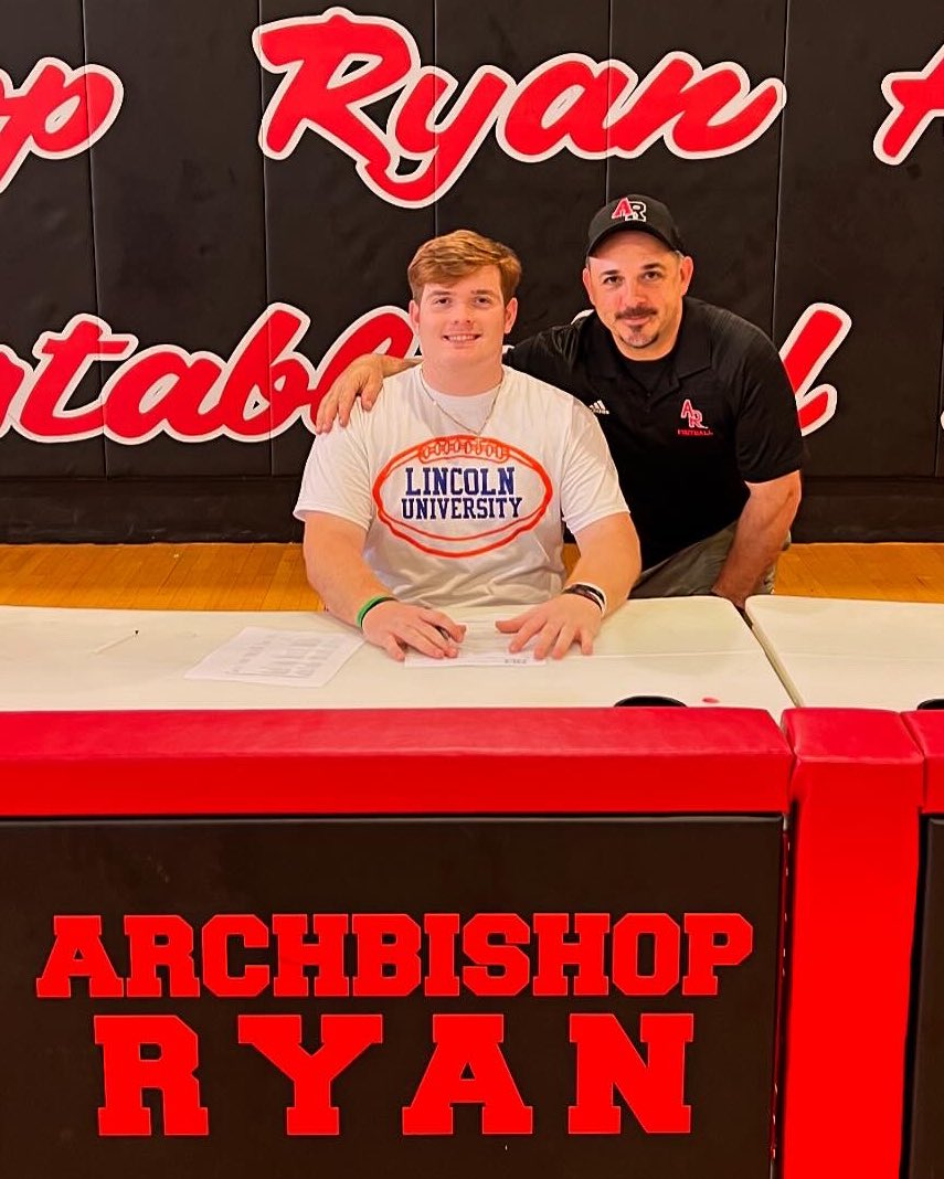 Had a great signing day at Archbishop! Cant wait to get things started! @AR_Athletics @TaylorBertolet @4thDownPerform @CoachtanQ @Coach_NateJones @CoachPlasko