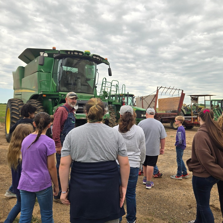 BlackmoreBears's tweet image. The Varner family opened their farm up to our 5th graders to learn about life on the farm! Check out their adventures and even more pictures on Class Dojo! #BEfamily PartOfThePride #FarmLife