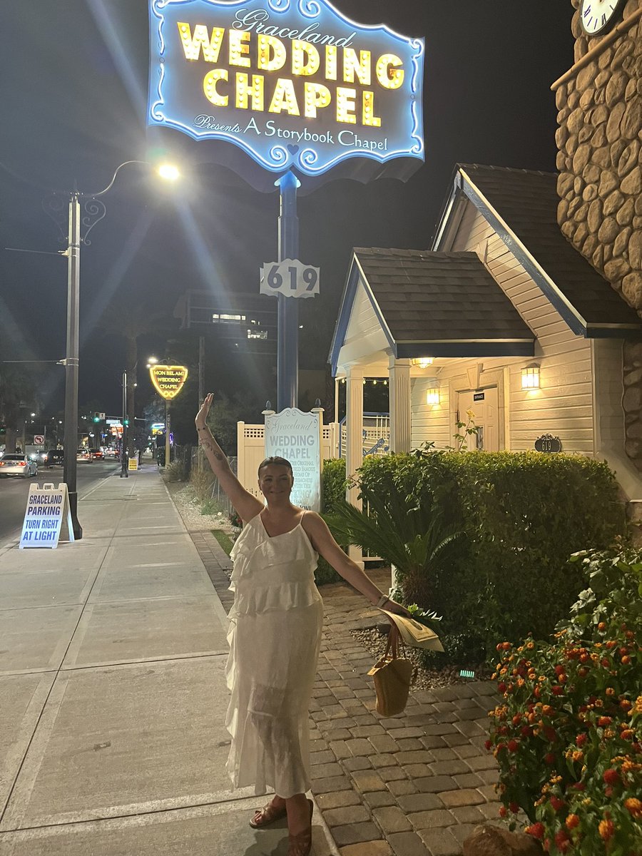 chic howe tweet media