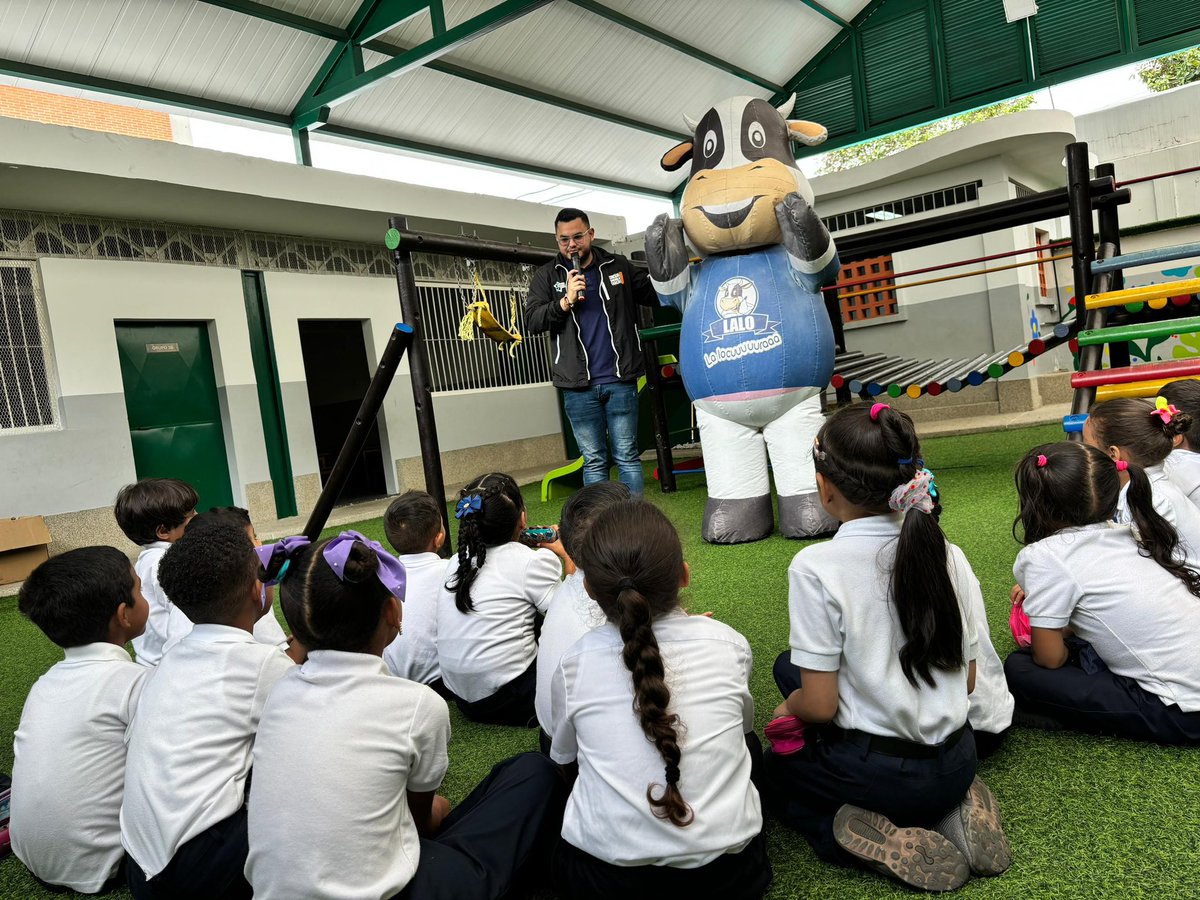 gerardord_'s tweet photo. ¡Chacao es Educación y Cultura! 🎨

Excelente mañana junto a los niños del Preescolar Municipal “J. M. Siso Martínez” y la UEM “Juan de Dios Guanche”, promoviendo la cultura y la educación gracias  al Alcalde @duquegustavoS y la Dirección de Educación de la  Alcaldía de @Chacao. https://t.co/X9ax3hfevo