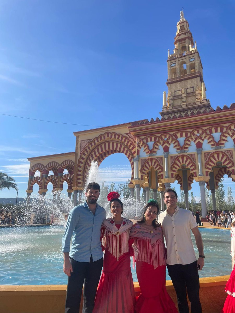 Gran día de feria del grupo #TRADIES de la @Univcordoba porque no todo es trabajar, también nos divertimos 🤗👏👏🪭💃