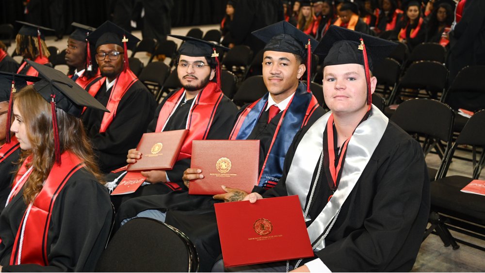 MyBRCC's tweet photo. So many beautiful smiles lighting up our Spring Commencement yesterday! What's the next big adventure for our BRCC grads? Share your future plans with us in the comments below. Dream big! We can't wait to see what you achieve next. #BRCCGrad #MyBRCC https://t.co/Xui7wrnRis