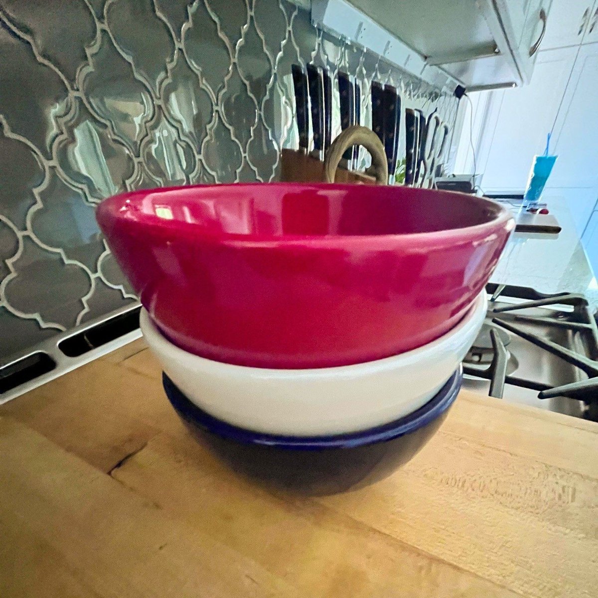 🇺🇸 Memorial Day & The Fourth of July are perfect for cookouts! The HF Coors 'Tripler' bowl serves fruit, salad, ice cream, chips, and more. Add a patriotic touch with our red, white, and blue set. Made in Tucson, AZ. 

Shop now: hfcoors.com/products/bowl-…

#MemorialDay #FourthOfJuly