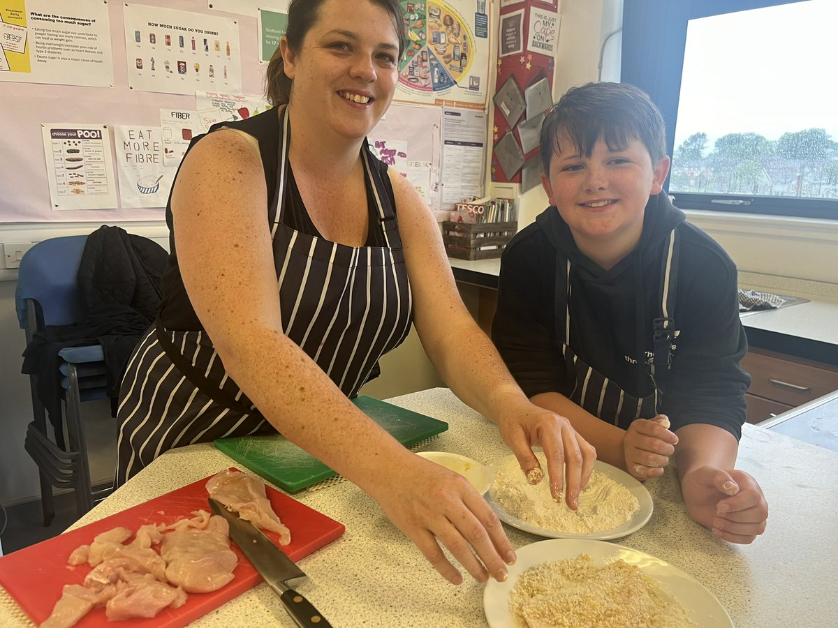 Fantastic family cooking session <a href="/KirkintillochHS/">KHS</a> with the first of our ‘fake-away, take-away’ dishes. The Katsu curry went down a treat!