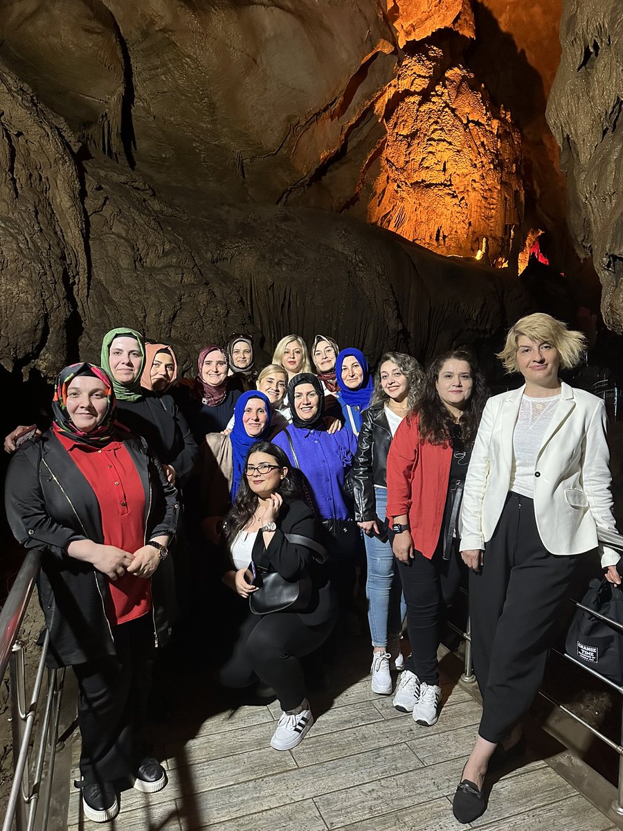 Ak Parti il Kadın Kolları yönetimi olarak ilimizin önemli Turizm yerlerinden biri olan Gökgöl Mağarası ziyaretimiz. @aysekesir @AKKADINGM @ak_kadin_67