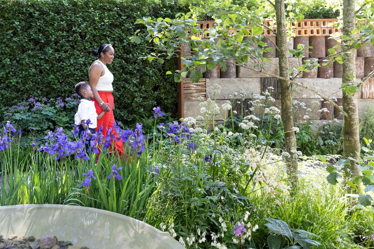 The People's Choice vote for the @The_rhs Chelsea Flower Show is now open! Vote for our garden. Let's tell more people about our community. bbc.co.uk/programmes/art… Photo: @Rubyekah