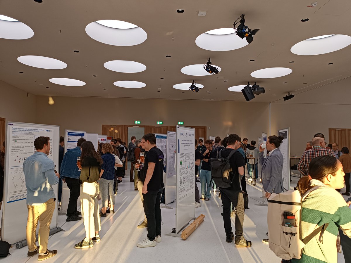 The poster session is in full swin, don't forget to vote for your 3 favourite posters with the QR code disposed on the tables