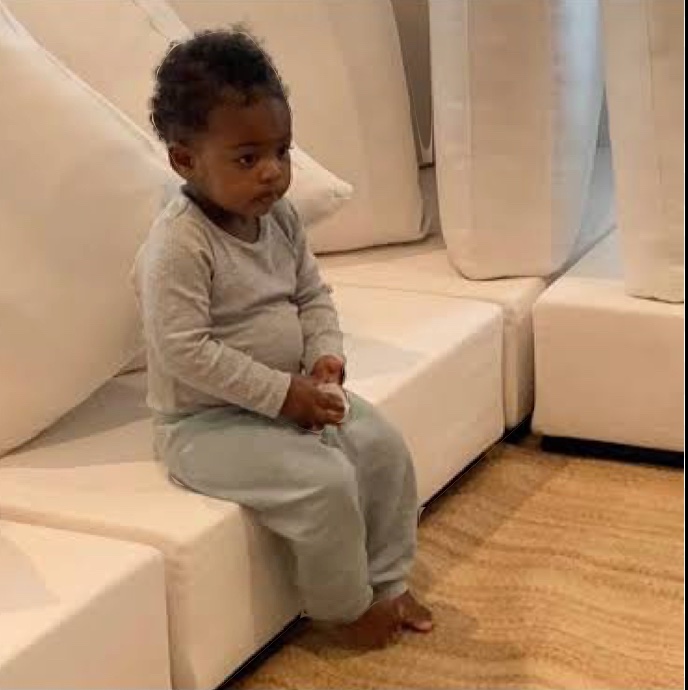 this client has been owing me from year start. it’s ok bb. i actually enjoyed working on your project. stop hiding from me, im not gonna ask you for anything 😭