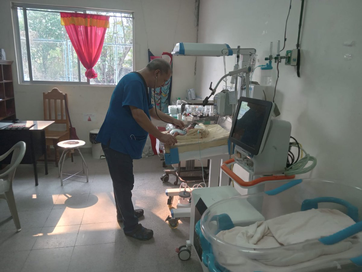 Especialidad de pediatría en el Hospital Distrital de la Tinta..Dr Marcos Santos