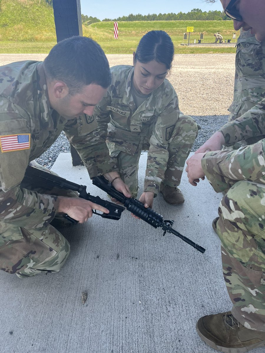 SCoE_CASCOM's tweet image. Day three of the 2024 CASCOM Best Squad and Drill Sergeant of the Year is in the books. 

#BestSquadCompetition #dsoy2024 #SupportStartsHere #BeAllYouCanBe