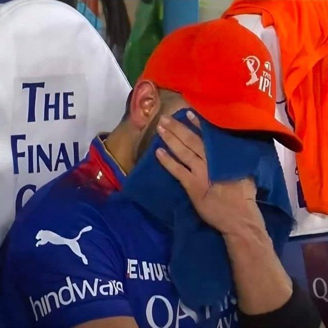 CSKFansArmy's tweet image. DON&apos;T CELEBRATE EARLY BRO 😂

WARRA TROPHY FOR RCB