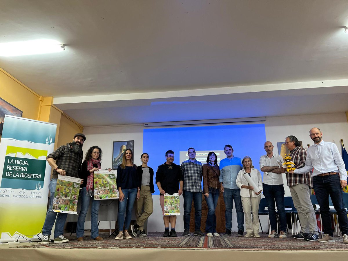 Esta tarde en 🌍 Cornago, La Rioja. @Isulero #GenteAPIA Éxito de público y de ponentes. Enhorabuena 👏 Los insectos polinizadores en la Reserva de la Biosfera de los Valles del Leza, Jubera, Cidacos y Alhama