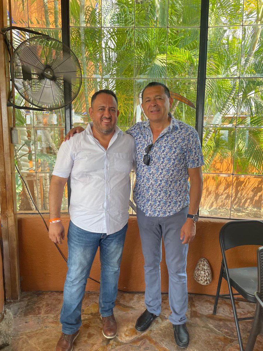 Me dio mucho gusto platicar con Pedro Segura, un gran empresario que ha demostrado su amor por el pueblo. 

¡Seguimos sumando esfuerzos para que a Huitzuco y a sus comunidades les vaya mejor!