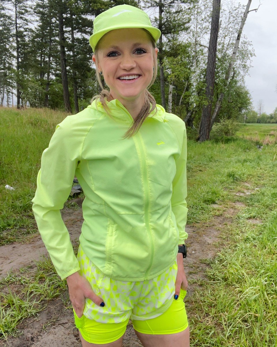 But do your shorts have hidden liner pockets?! Rainy day running calls for extra protection for my phone and key fob. These shorts nailed the job! 

@brooksrunning #brooksrunningcollective #letsrunthere #runnergirl #rainydayrunning